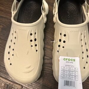 Crocs Echo Clog in Stone/Black Men's 9/Women's 11